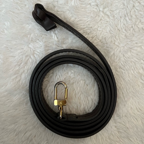 Louis Vuitton Favorite - Picture 12 of 16